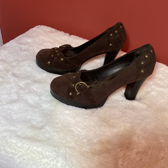 Brown suede round toe platform heels - Picture 4 of 7